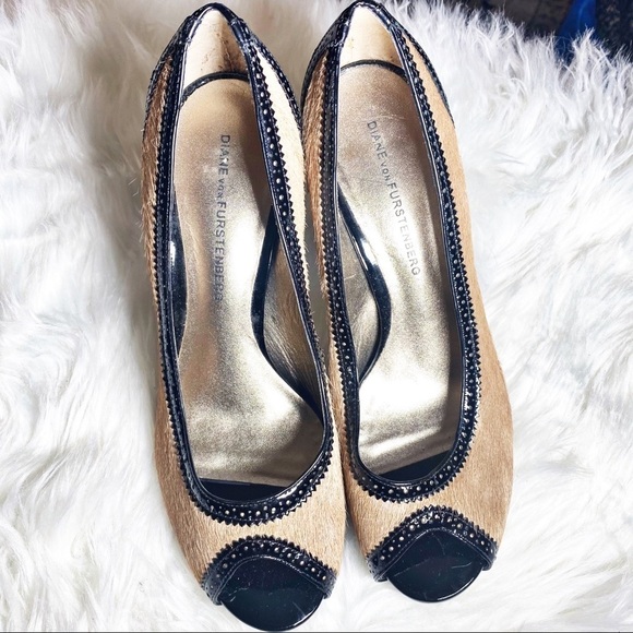 DIANE VON FURSTENBERG Calf Hair Patent Leather Peep Toe Heels, Size 7.5 - Picture 2 of 13